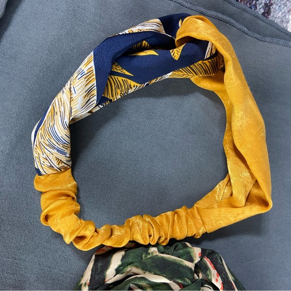 Bundle of 2 Knot Fabric Headbands & Multifunctional Seamless Head Wear - Picture 2 of 7